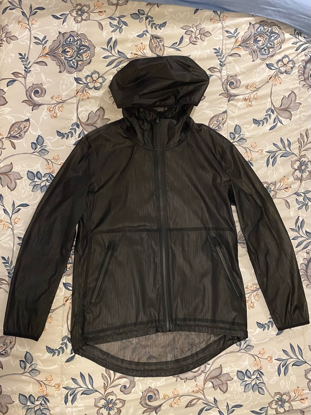 Lululemon Sheer Joy wind/rain jacket - size 4